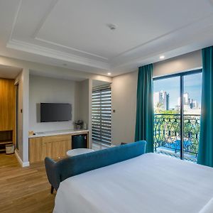 Deluxe King Suite